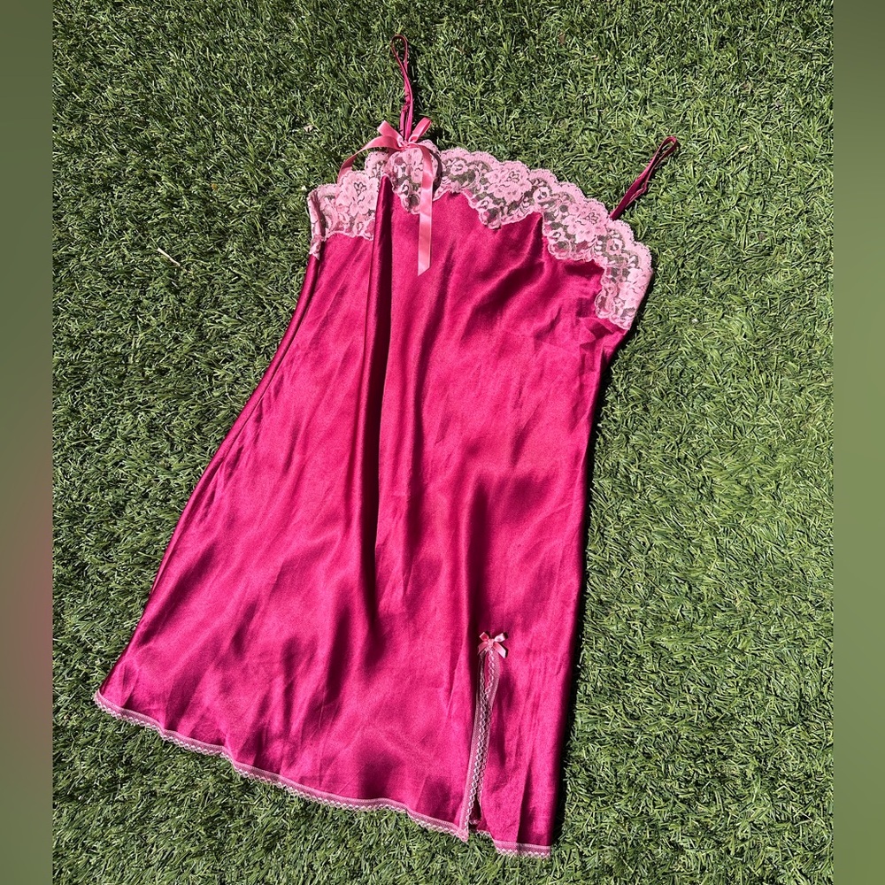 Y2K Victoria’s Secret Angels Pink Magenta Satin Lace Beaded Slip- size Medium